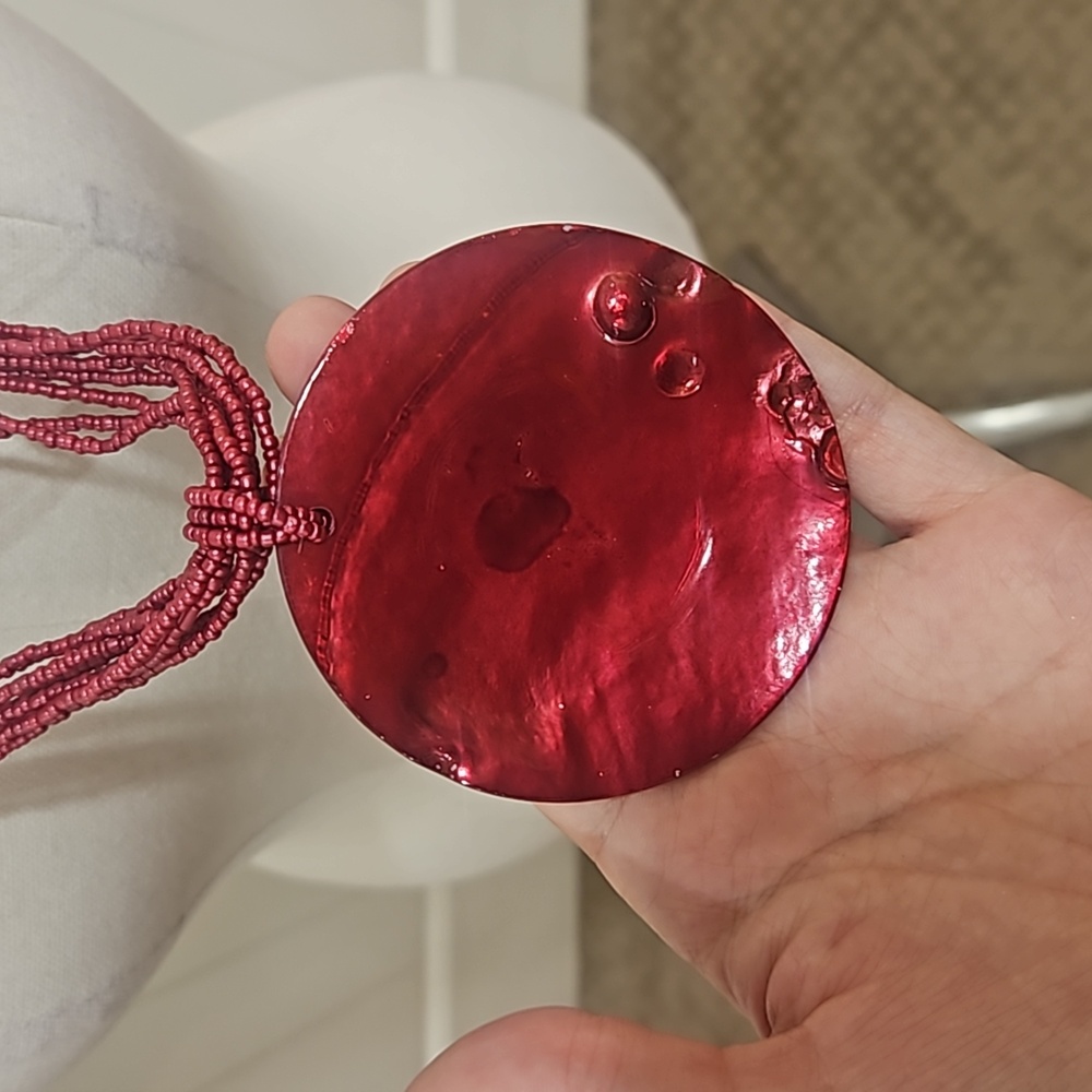 Red Beaded String Shell Necklace - Picture 3 of 5